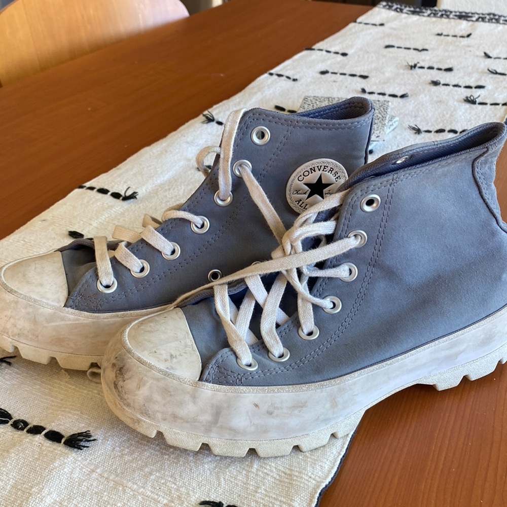Platform washed out blue converse